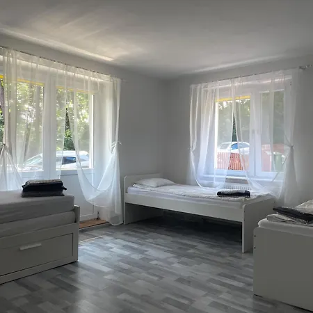 Wynajem Pokoi Julia Vendégház